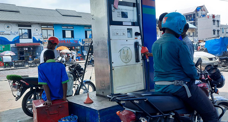 Baisse du prix du litre d’essence à Mbuji-Mayi, mais incertitudes sur la durée